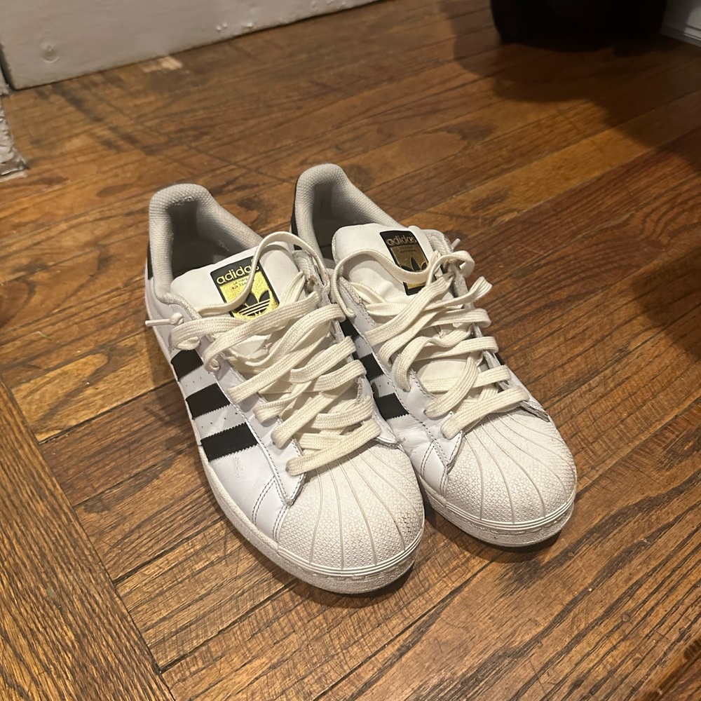 Size 10 Superstar shell toe Adidas
